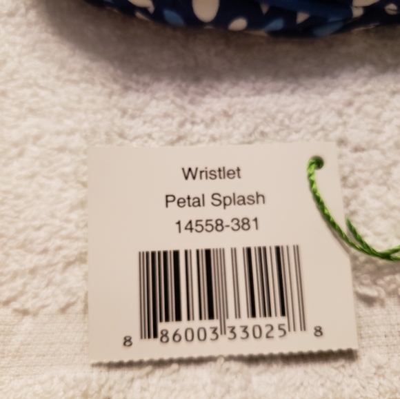 Vera Bradley Wristlet - Picture 2 of 5